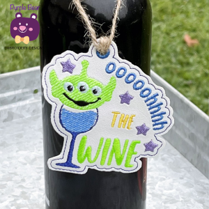 Ooo The Wine Ornament/Eyelet