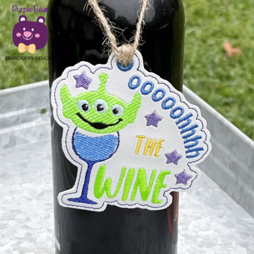 Ooo The Wine Ornament/Eyelet